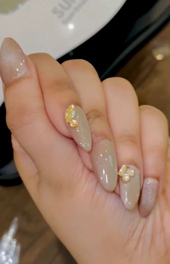 Handmade Nails 001 - Rhinestone Cat-Eye